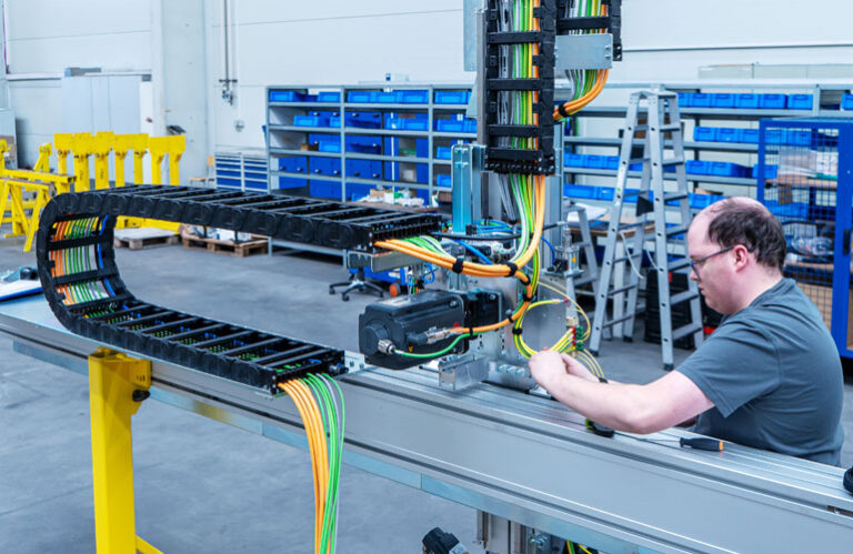 Three-axis gantry system with linear guide ways in the X, Y and Z directions for automated handling tasks