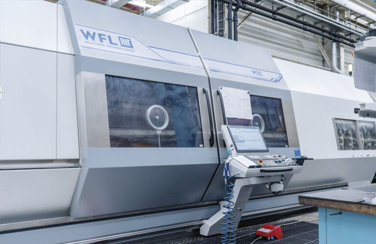 Turning/milling centerfor precision machining of complex workpieces