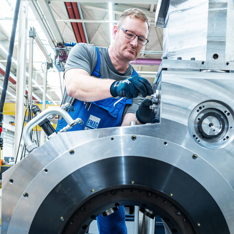 Spindle assembly with a focus on precision and quality for new productions and repairs