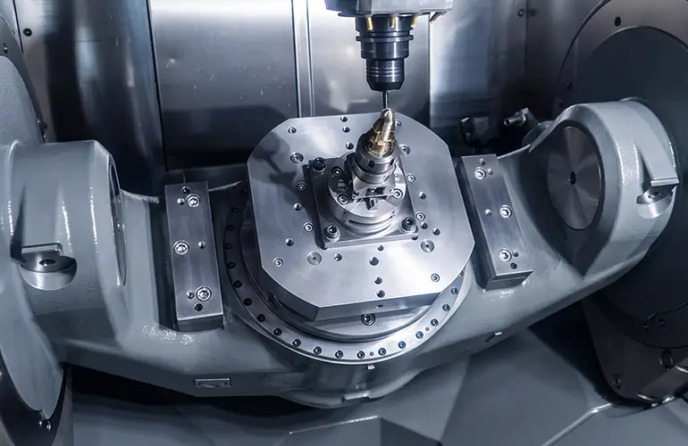 Workpiece machining in a 5-axis machining center - precision milling of complex geometries in a single setup